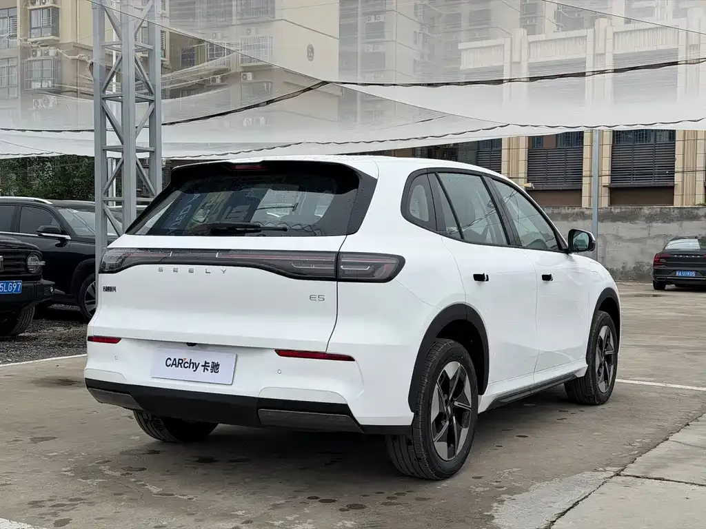 Geely Galaxy E5 — фото 10