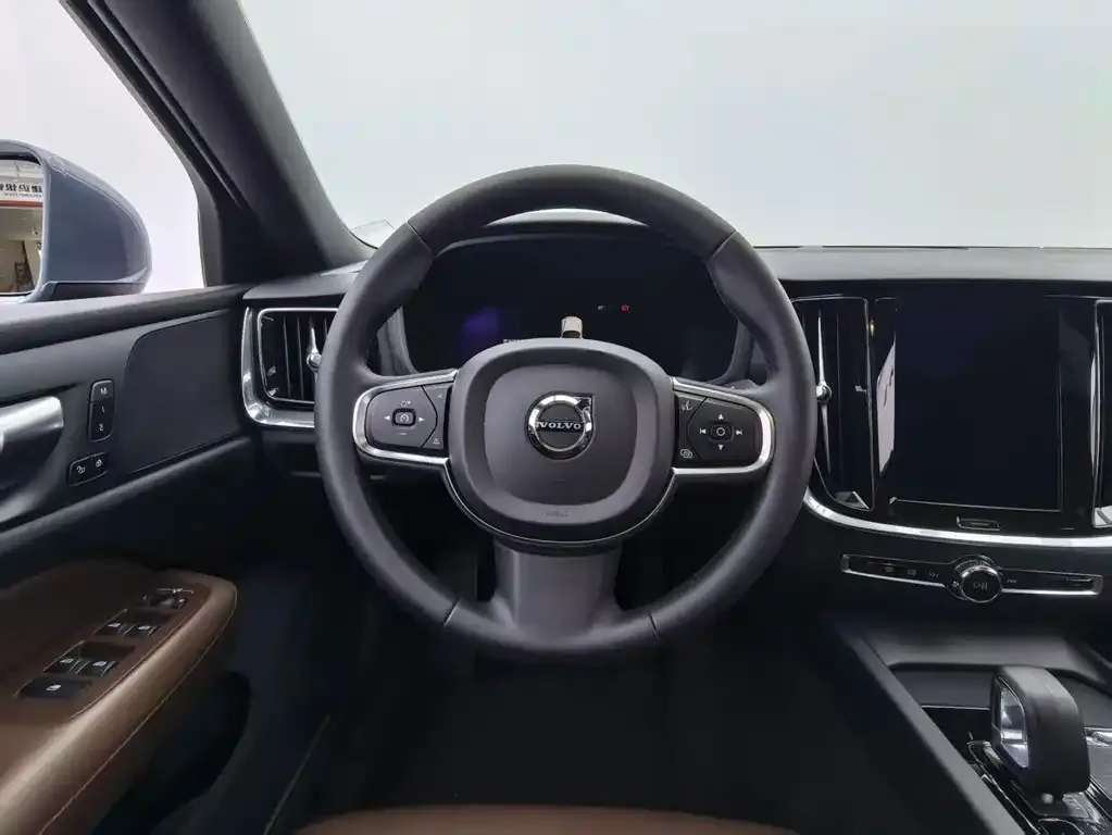 Volvo S60 — фото 10