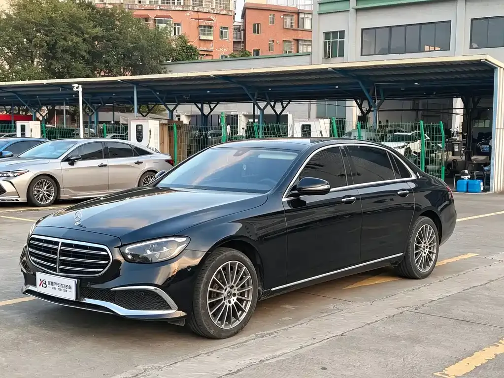 Mercedes-Benz E-Class — фото 1