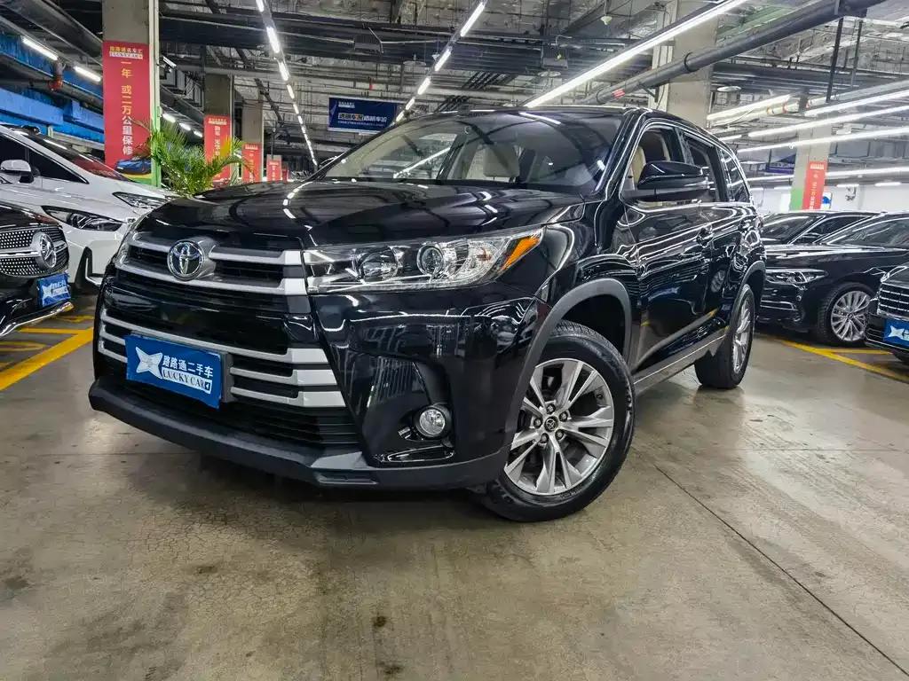 Toyota Highlander — фото 1