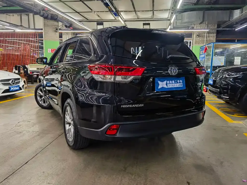 Toyota Highlander — фото 5