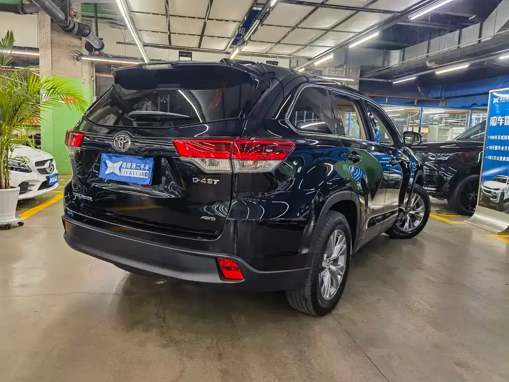 Toyota Highlander — фото 10