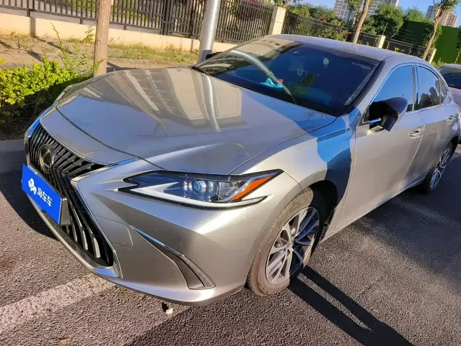 Lexus ES — фото 1