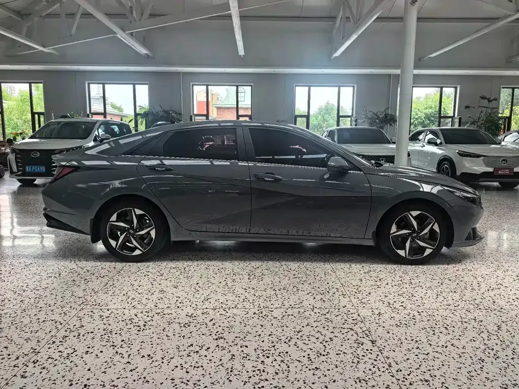 Hyundai Elantra — фото 8