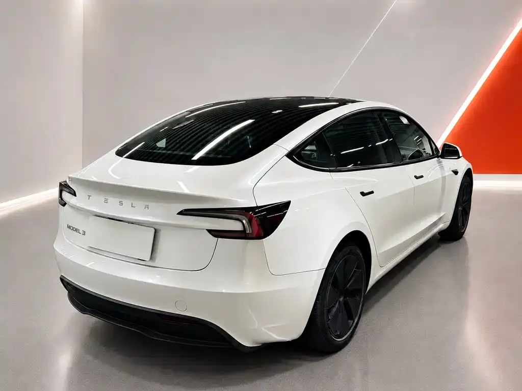 Tesla Model 3 — фото 3
