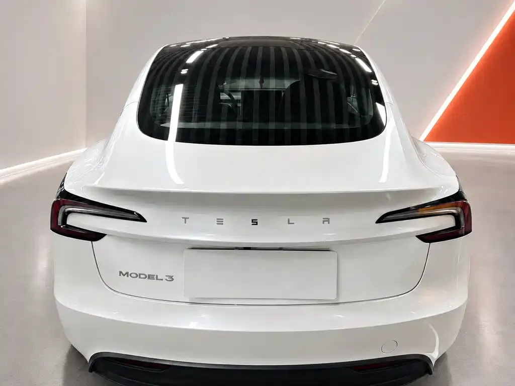 Tesla Model 3 — фото 7
