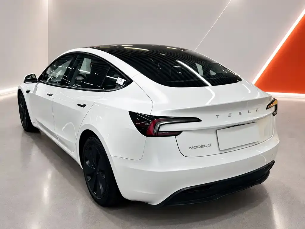 Tesla Model 3 — фото 10