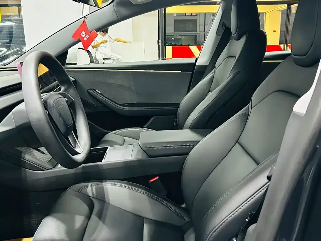 Tesla Model 3 — фото 4