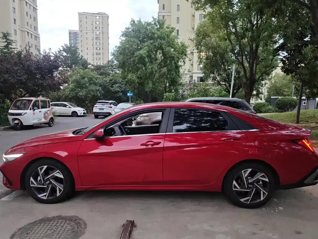 Hyundai Elantra — фото 4