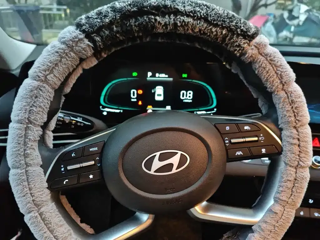 Hyundai Elantra — фото 5