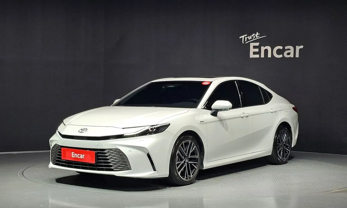 Toyota Camry — фото 1