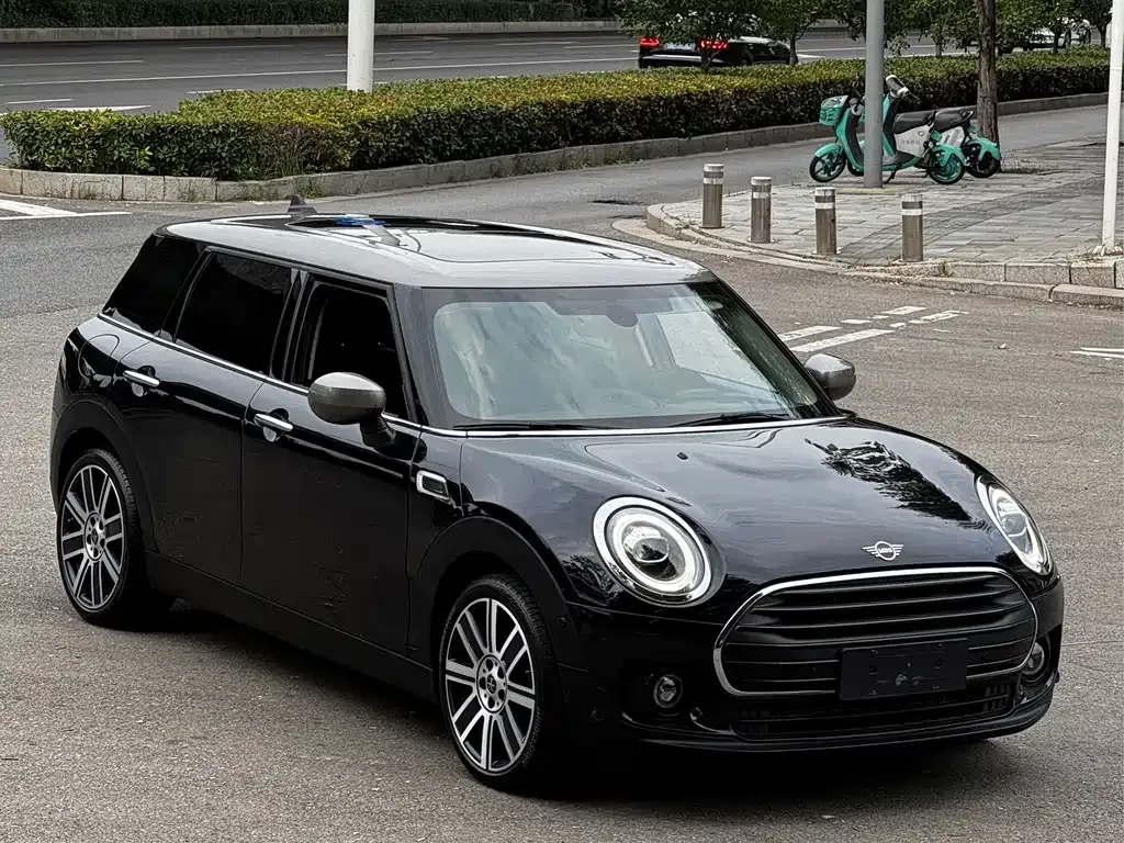 MINI Clubman — фото 1