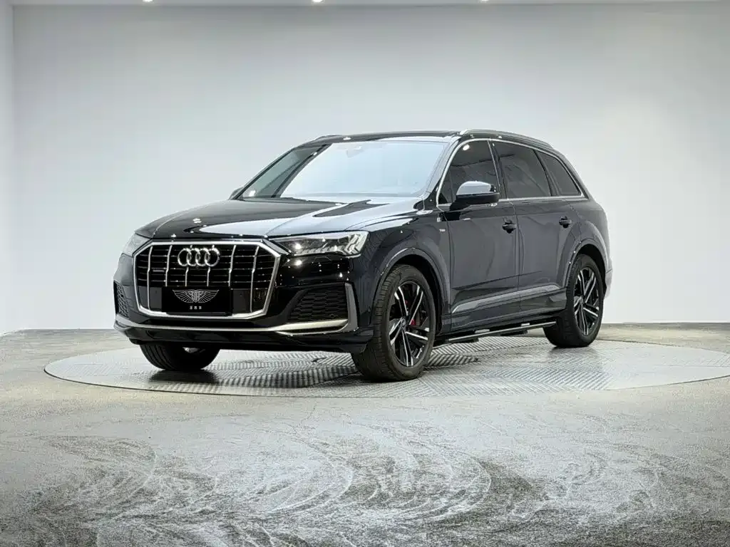 Audi Q7 — фото 1