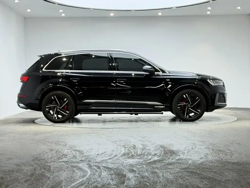 Audi Q7 — фото 8