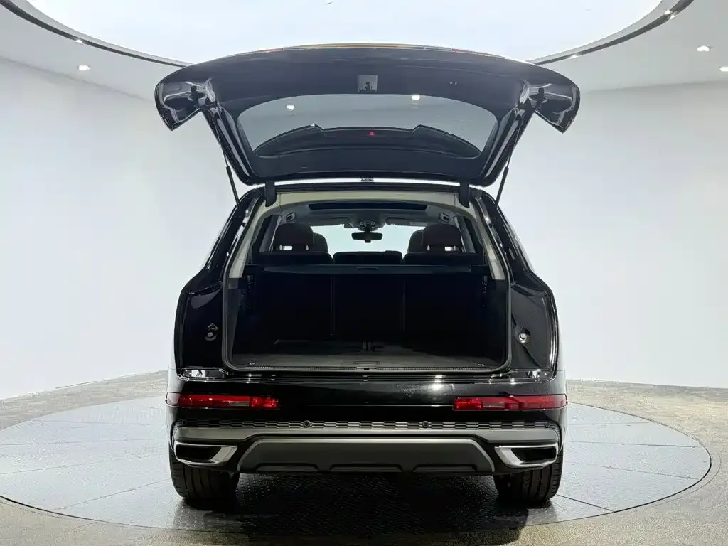Audi Q7 — фото 10