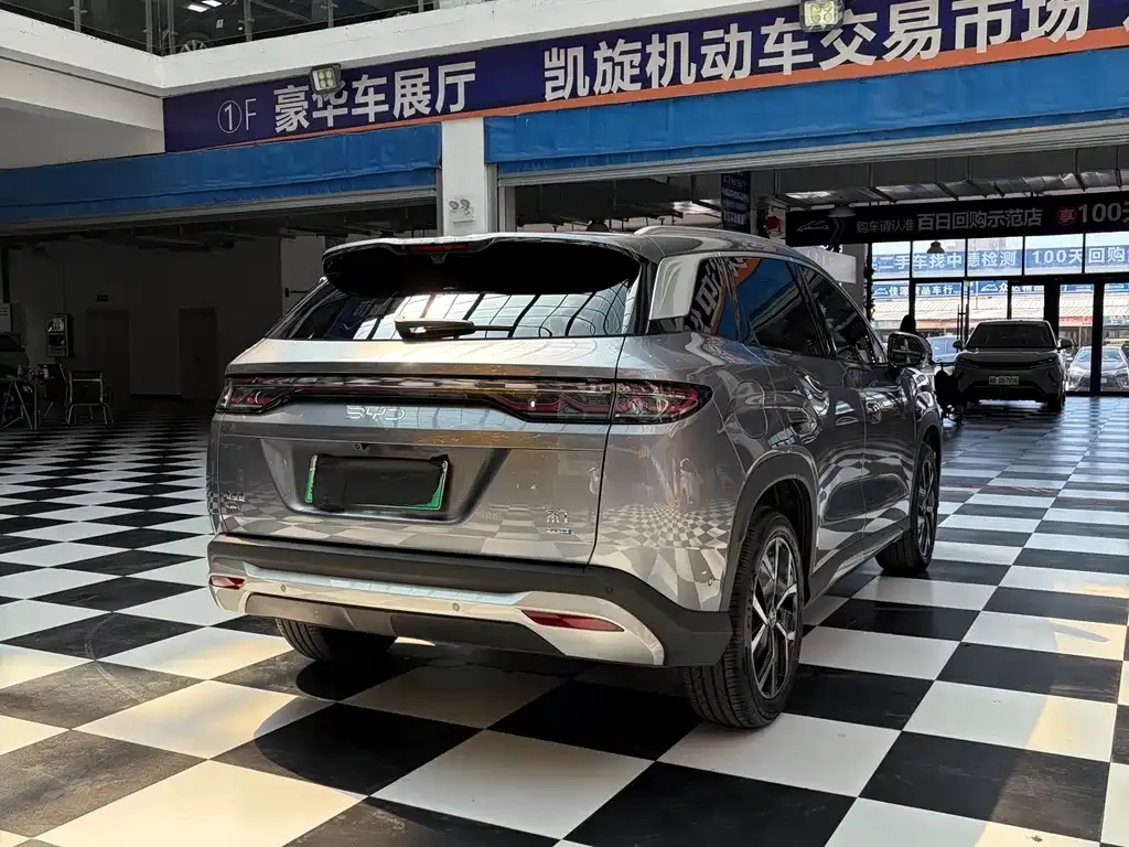 BYD L DM-i — фото 6