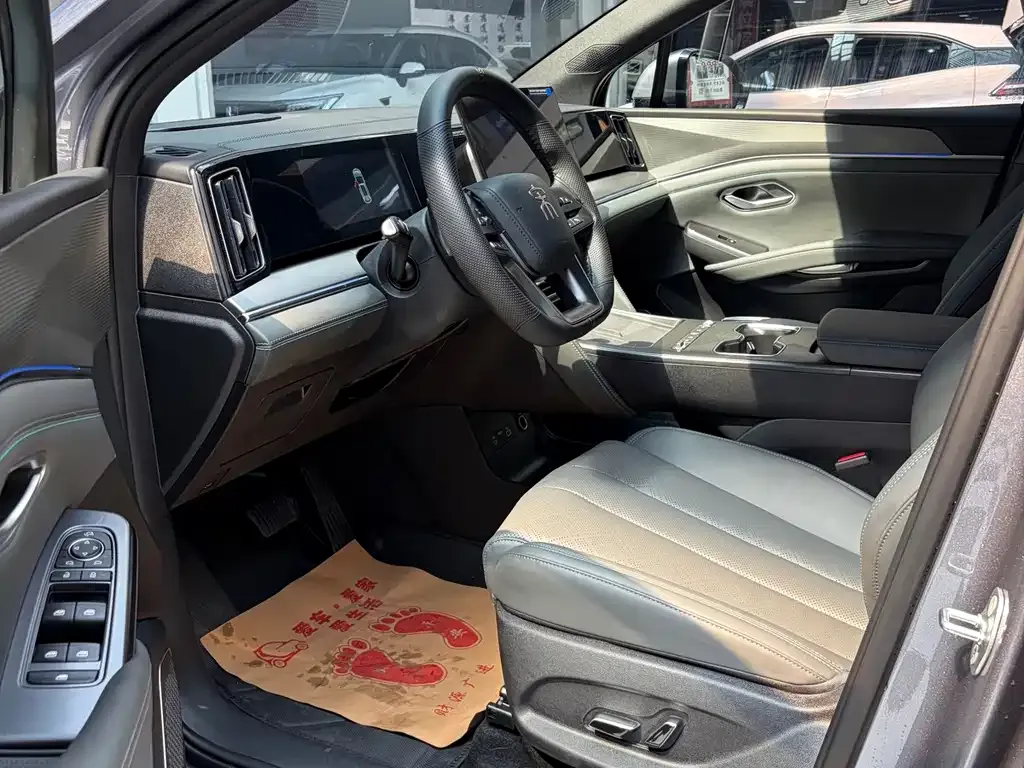 BYD L DM-i — фото 4