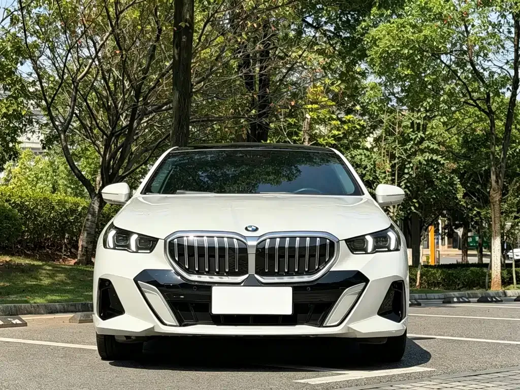 BMW 5 Series — фото 5