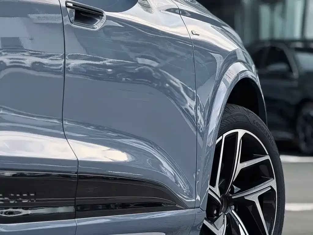 Audi Q6L Sportback e-tron — фото 9