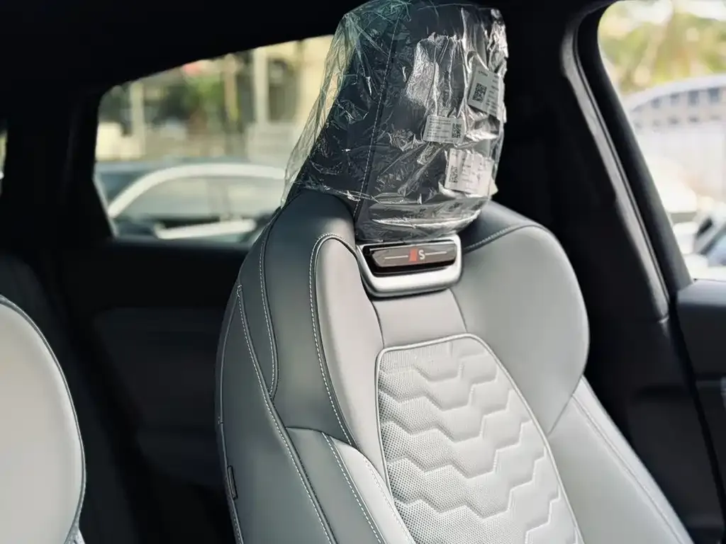 Audi Q6L Sportback e-tron — фото 6