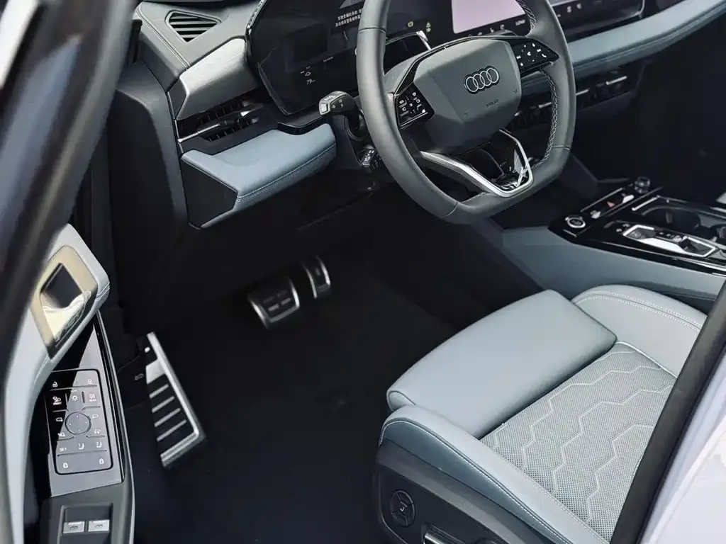 Audi Q6L Sportback e-tron — фото 2