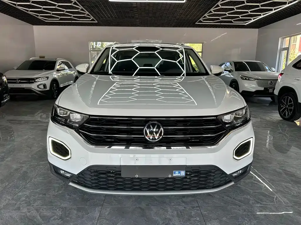 Volkswagen T-Roc — фото 1