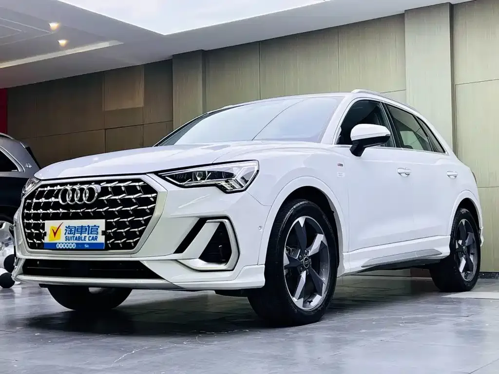 Audi Q3 — фото 1
