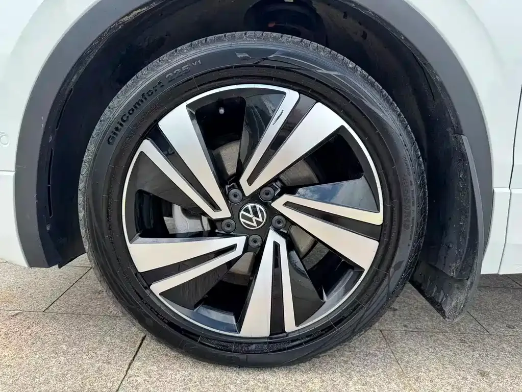 Volkswagen Tiguan X — фото 10