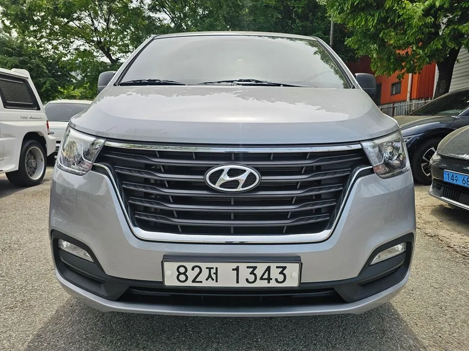Hyundai Starex — фото 1