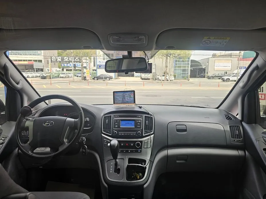 Hyundai Starex — фото 2