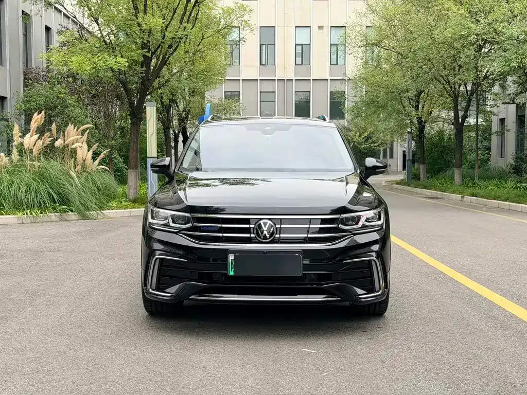 Volkswagen Tiguan L PHEV — фото 10