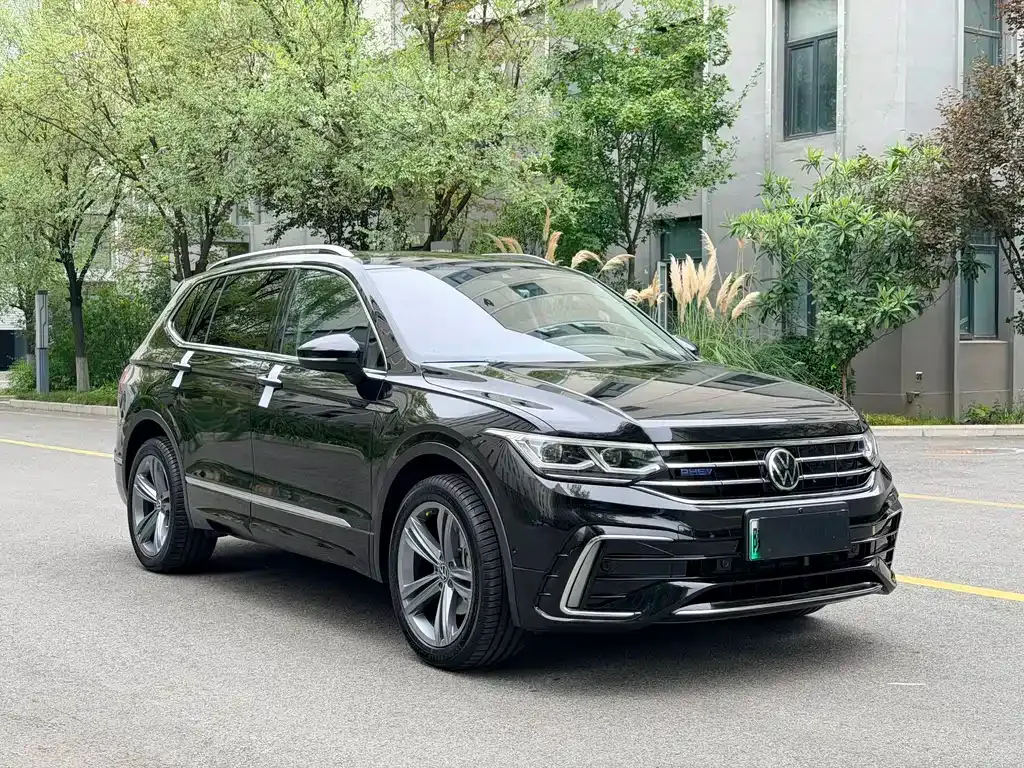 Volkswagen Tiguan L PHEV — фото 9