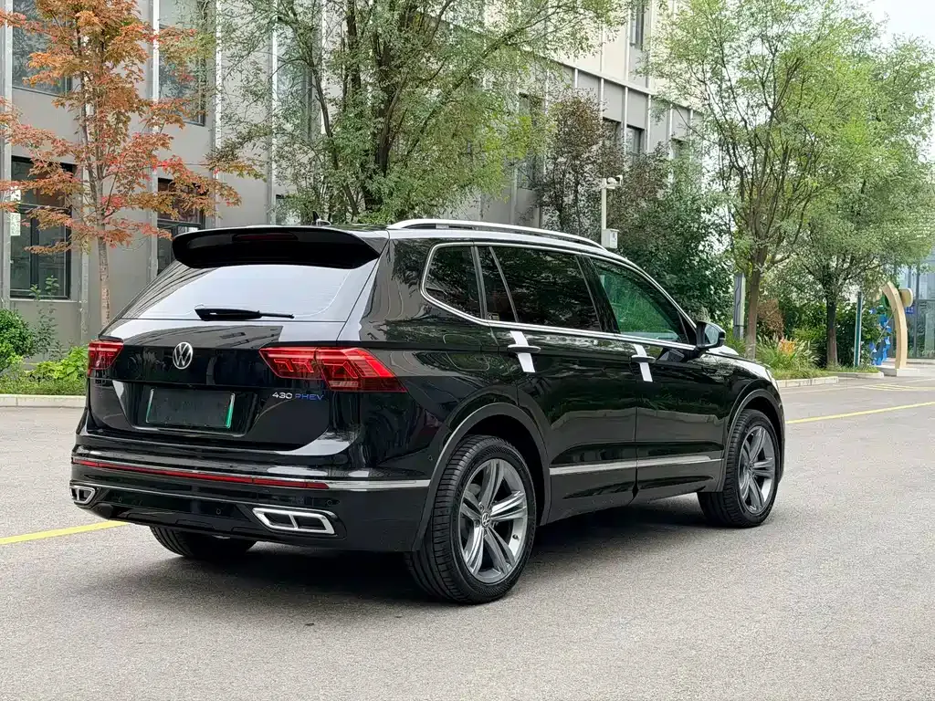 Volkswagen Tiguan L PHEV — фото 6