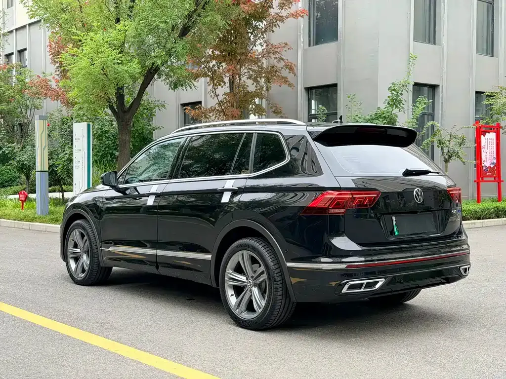 Volkswagen Tiguan L PHEV — фото 7