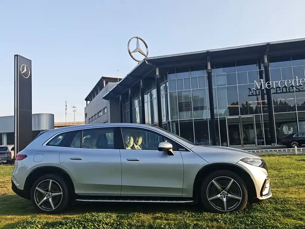 Mercedes-Benz EQS SUV — фото 7