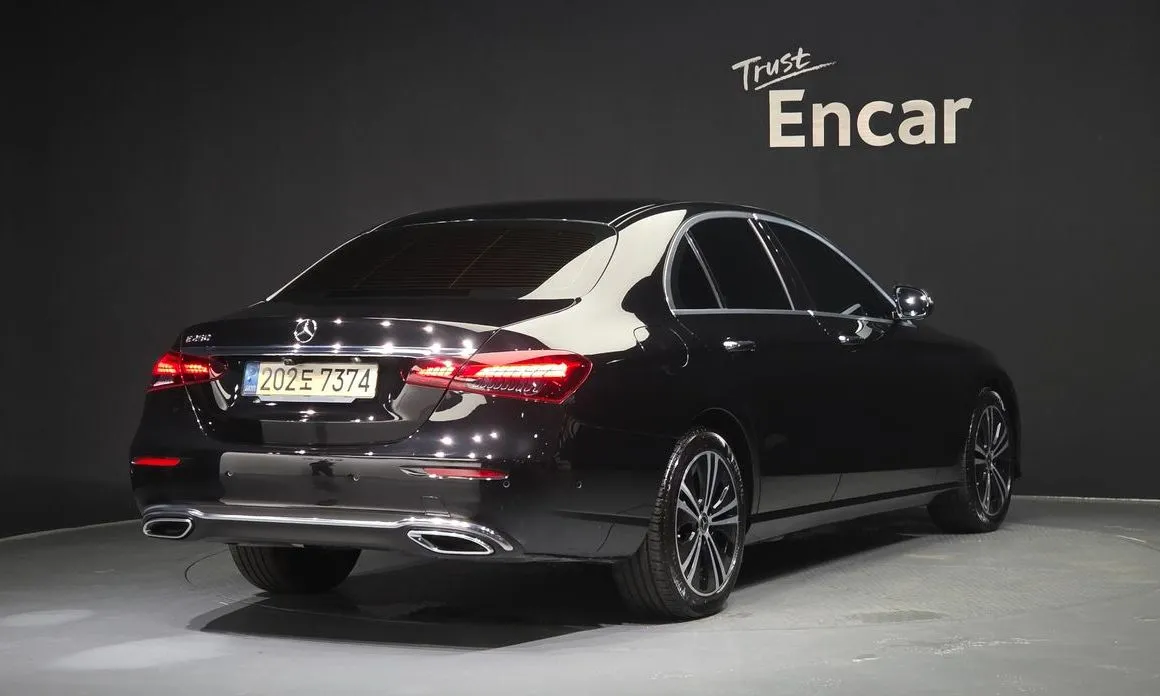 Mercedes-Benz E-Class — фото 2