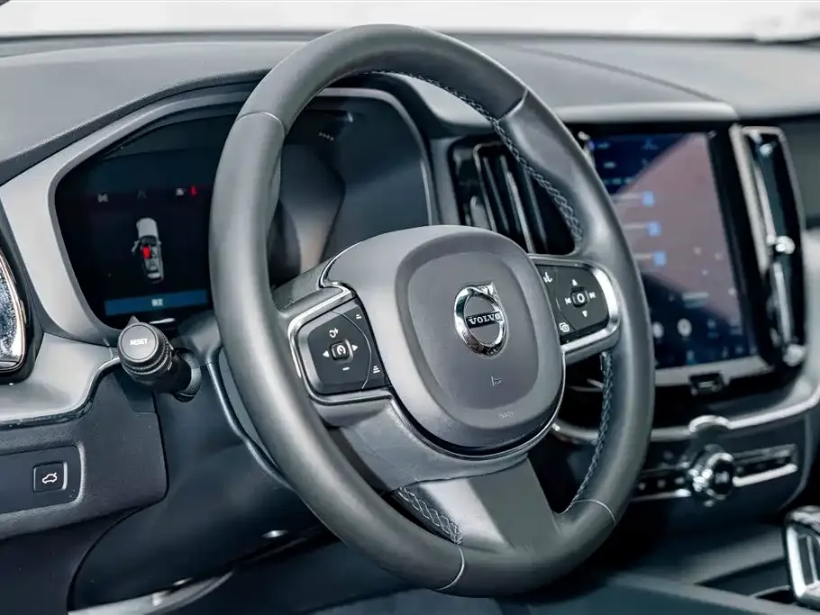 Volvo XC60 — фото 3