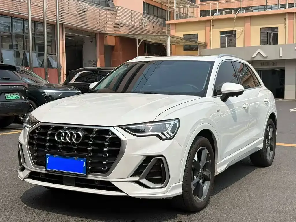 Audi Q3 — фото 1