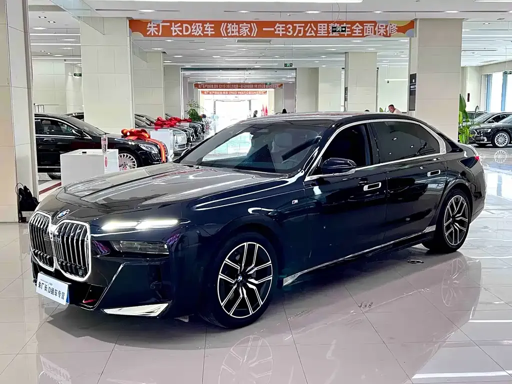 BMW 7 Series — фото 1