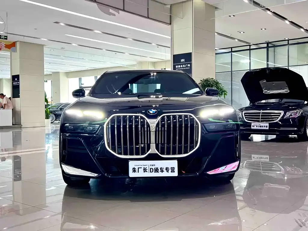 BMW 7 Series — фото 10
