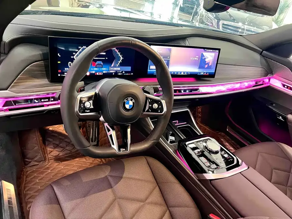BMW 7 Series — фото 9