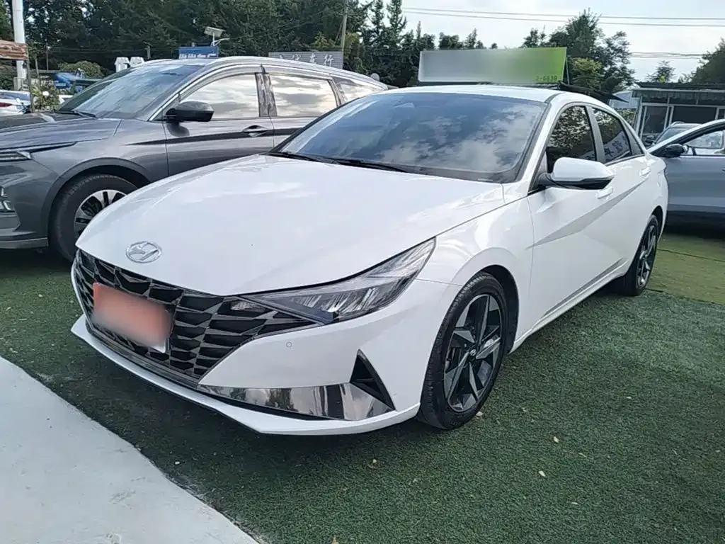 Hyundai Elantra — фото 1