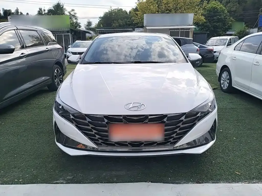 Hyundai Elantra — фото 2