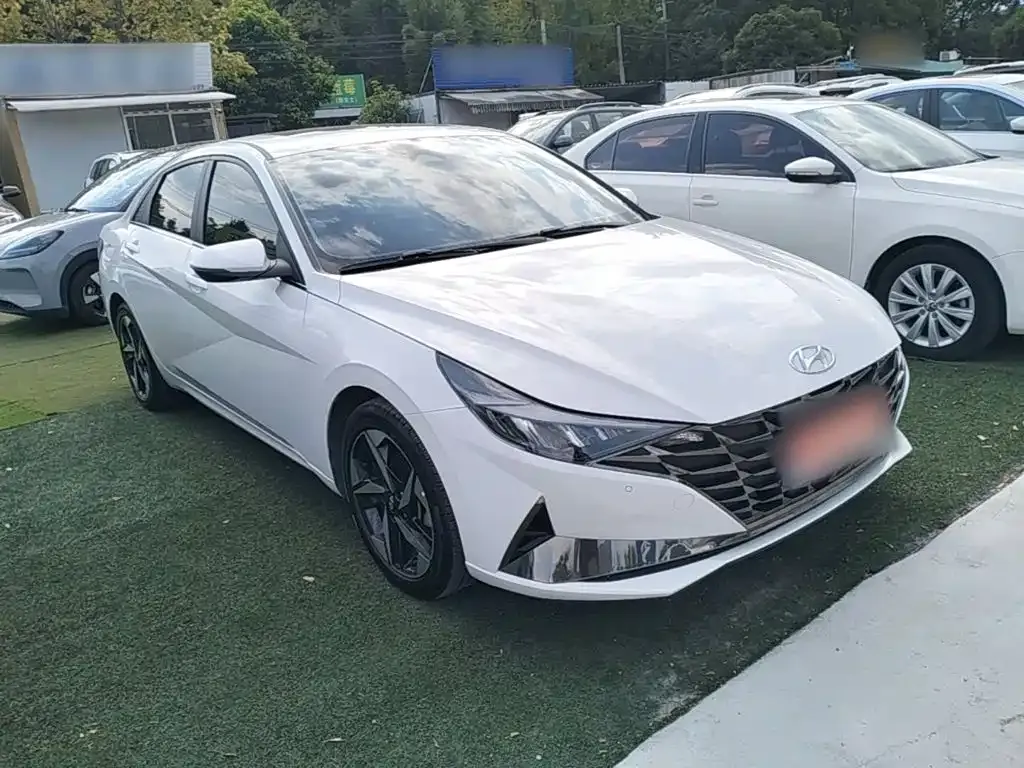 Hyundai Elantra — фото 4
