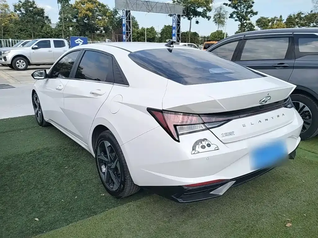 Hyundai Elantra — фото 6