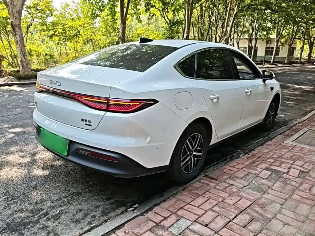 BYD Seal 05 DM-i — фото 9