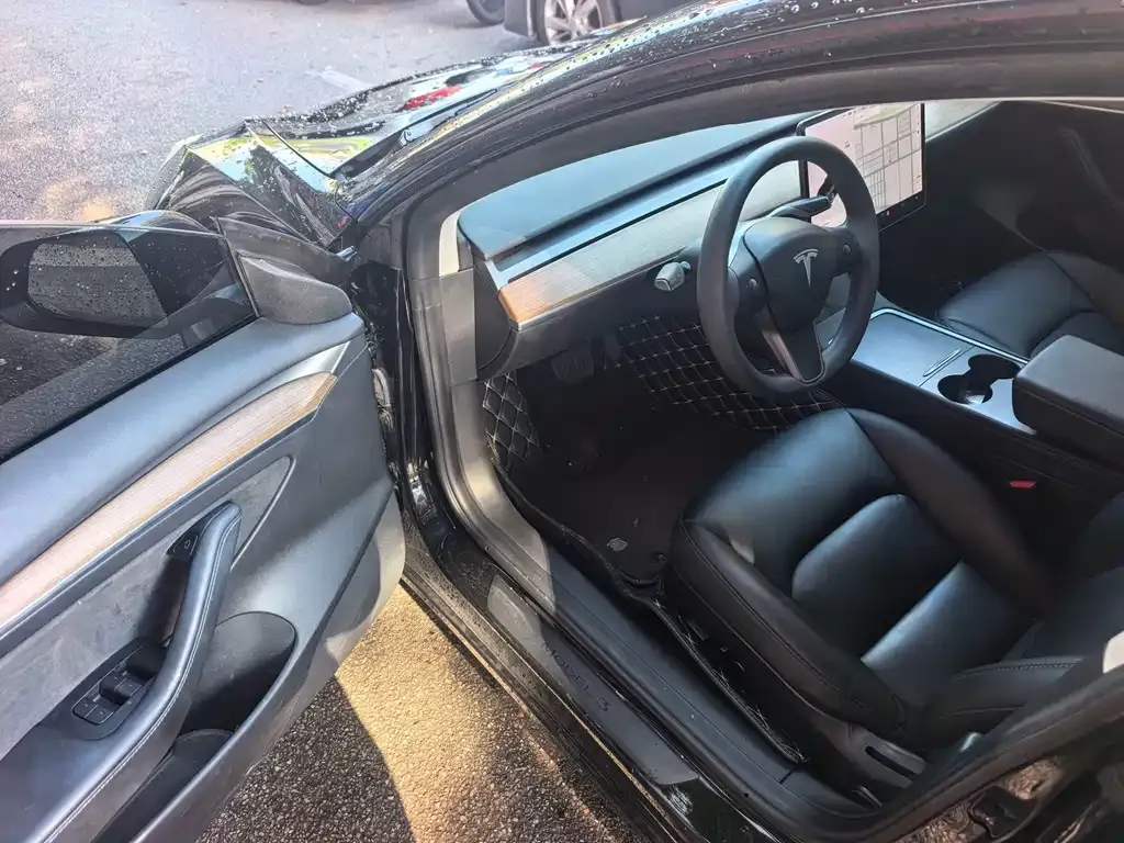 Tesla Model 3 — фото 4