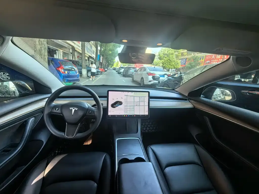 Tesla Model 3 — фото 2