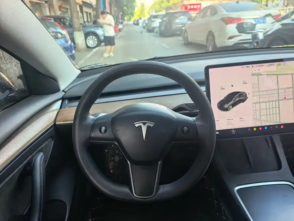 Tesla Model 3 — фото 7