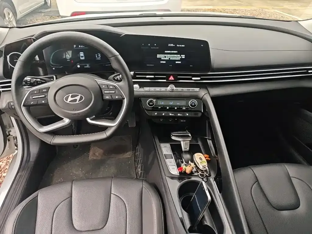 Hyundai Elantra — фото 4